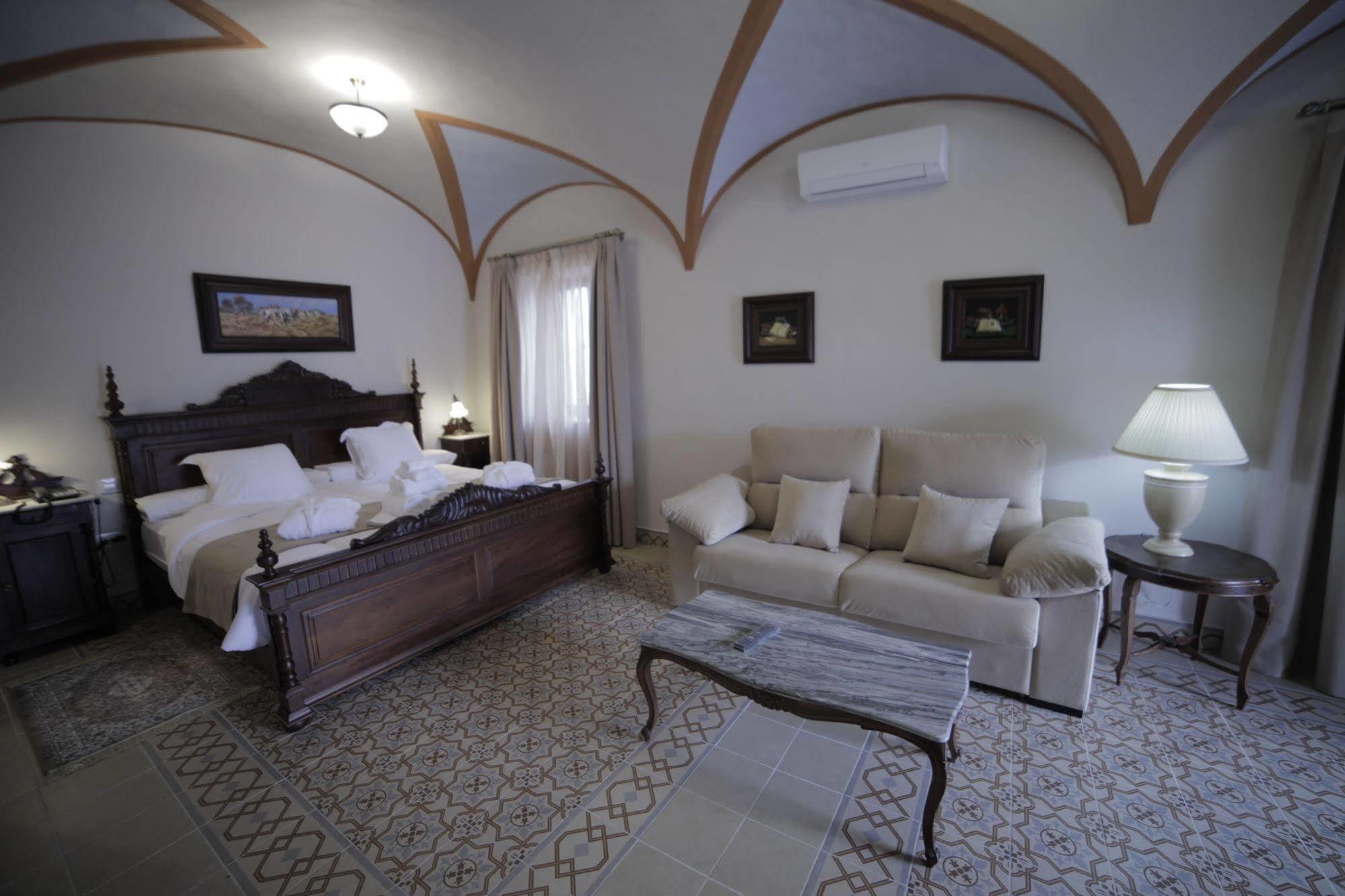 Hotel La Giralda Burguillos Del Cerro エクステリア 写真