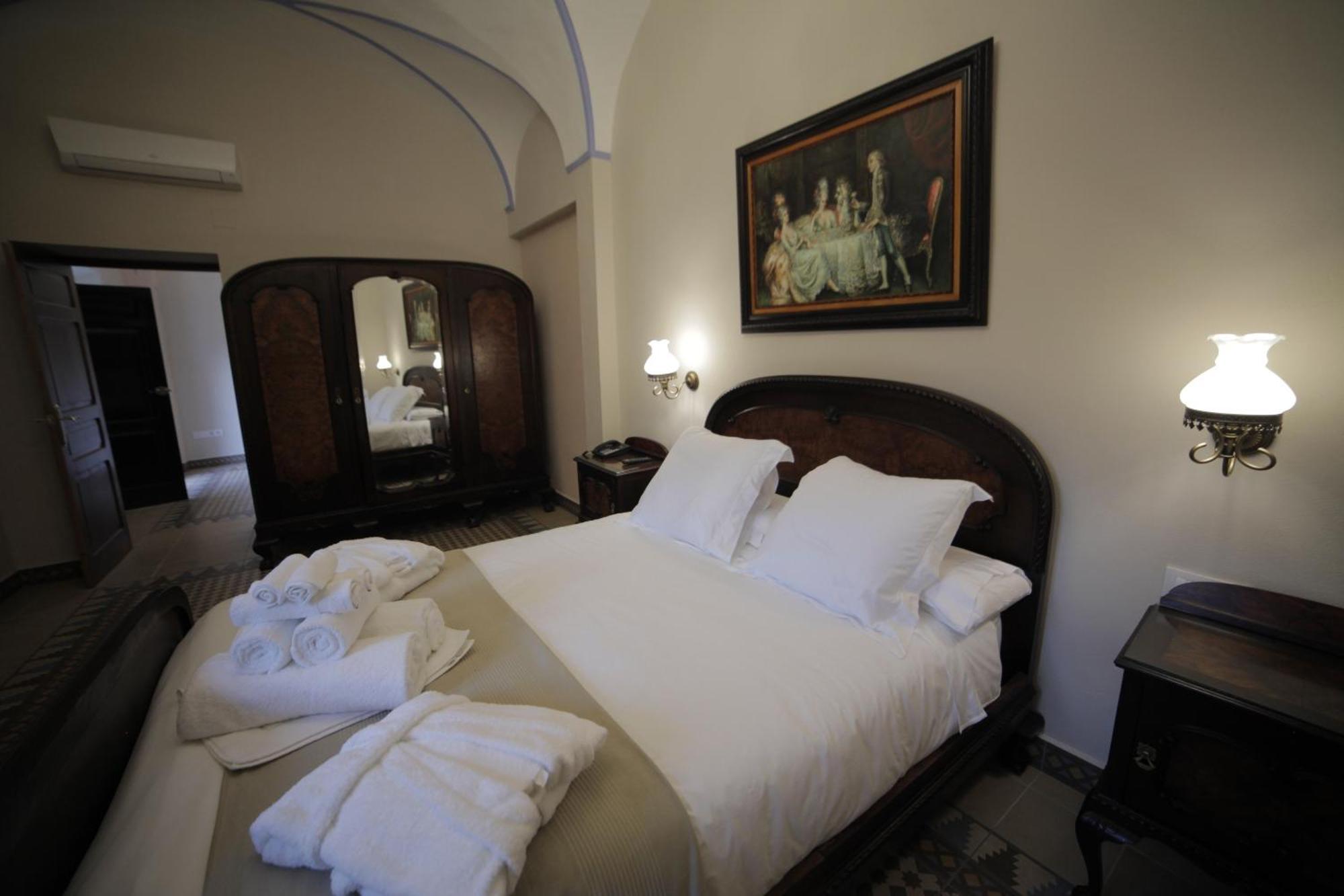 Hotel La Giralda Burguillos Del Cerro エクステリア 写真