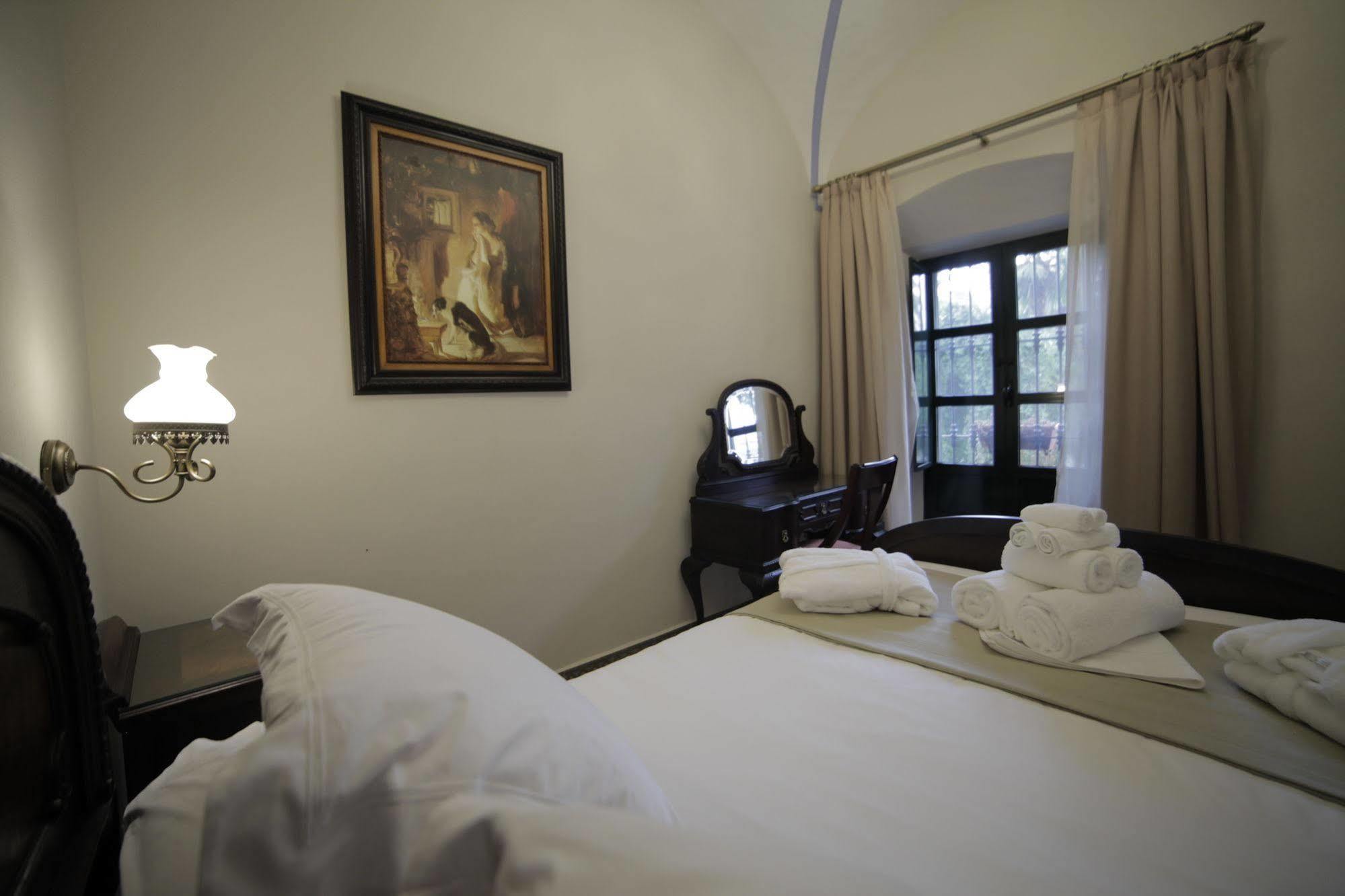 Hotel La Giralda Burguillos Del Cerro エクステリア 写真